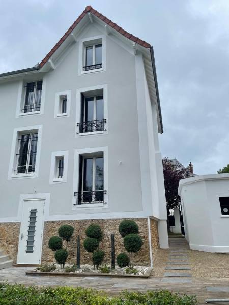 Peinture extérieure sur une maison dans les Yvelines 