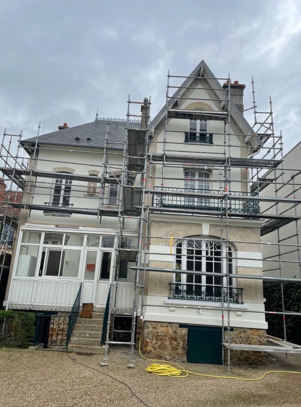Rénovation et ravalement de façade à Montesson pour redonner vie, éclat et protection à votre maison avec un chantier professionnel