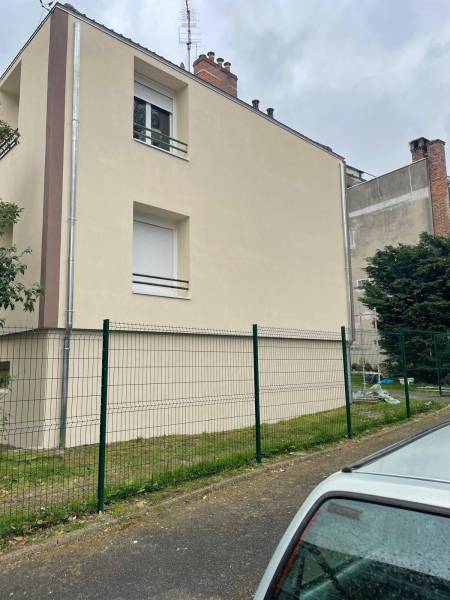 Ravalement de façade d’immeuble au Vésinet pour restaurer les murs, améliorer l’isolation et valoriser l’esthétique de votre bâtiment