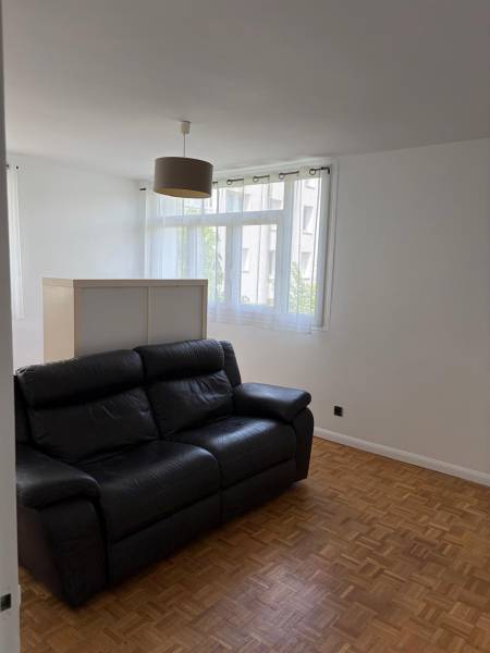 Artisan peintre et poseur de parquet pour une rénovation complète de votre intérieur de maison à 