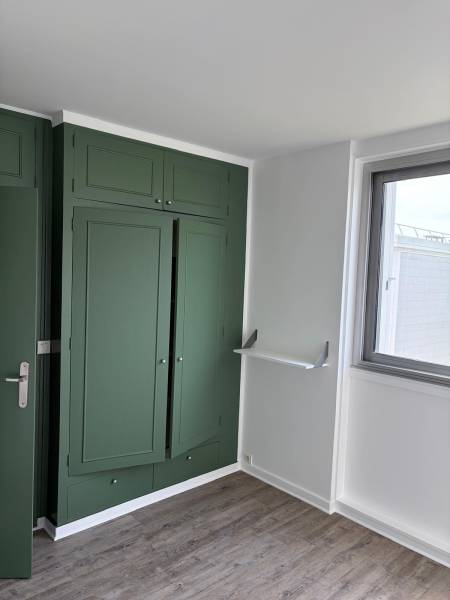 Artisan peintre et poseur de parquet pour une rénovation complète de votre intérieur de maison à 