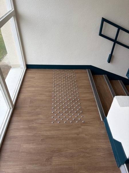 Rénovation complète des peintures intérieures et remplacement des revêtements de sol dans une maison de retraite à Maison Laffitte
