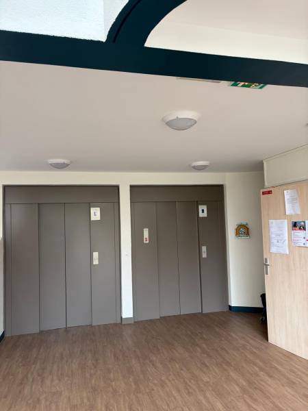 Travaux professionnels de peinture et pose de nouveaux sols pour une résidence senior à Maison Laffitte