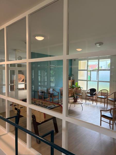 Travaux professionnels de peinture et pose de nouveaux sols pour une résidence senior à Maison Laffitte