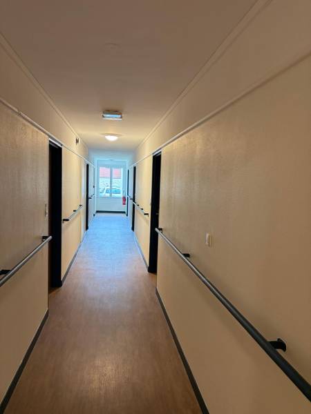 Travaux professionnels de peinture et pose de nouveaux sols pour une résidence senior à Maison Laffitte